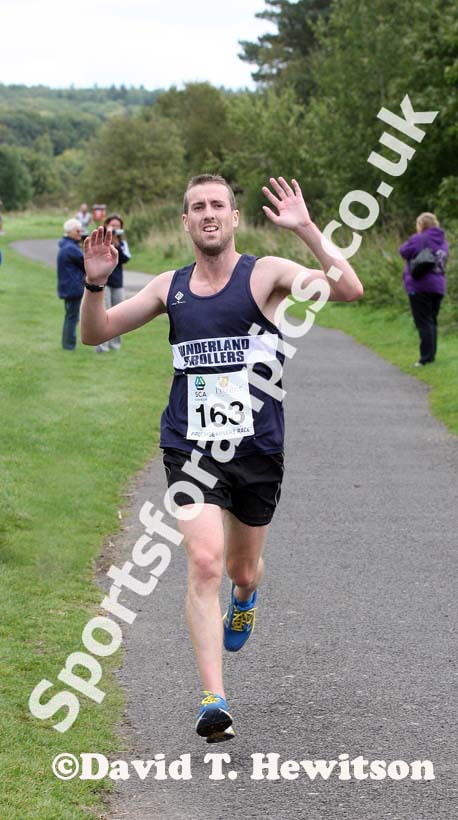 Steve Rankin (Sunderland Strollers) wins the Prudhoe Miners Race.